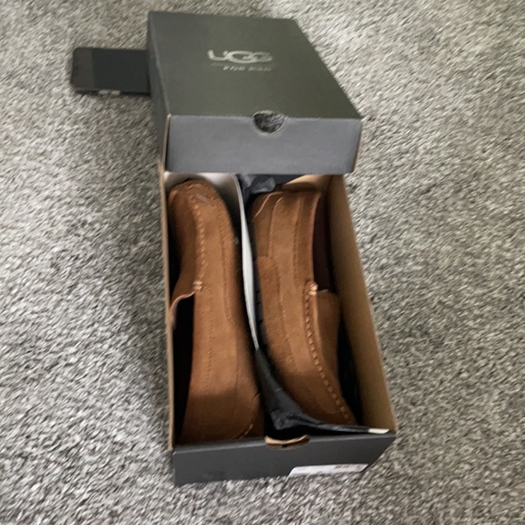 Men Ugg Slippers/ Shoe Size 8 - Picture 2 of 5